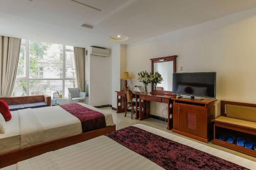www.goldhotelsg.com