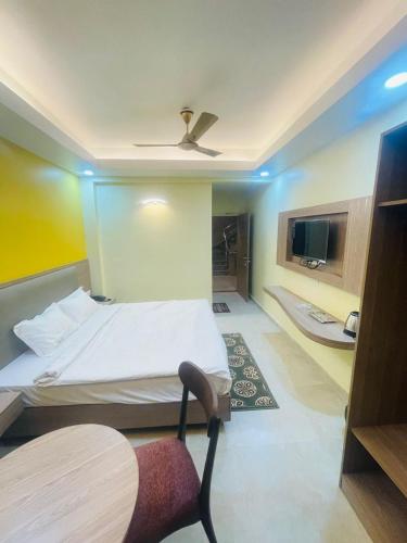 www.royalbeach-hurghada.com