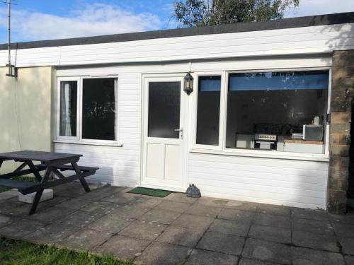 www.budechalet.co.uk