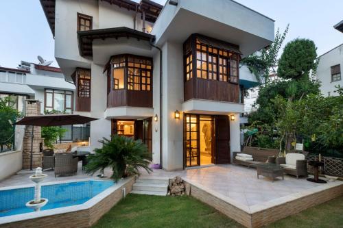 www.larabeachhomes.com