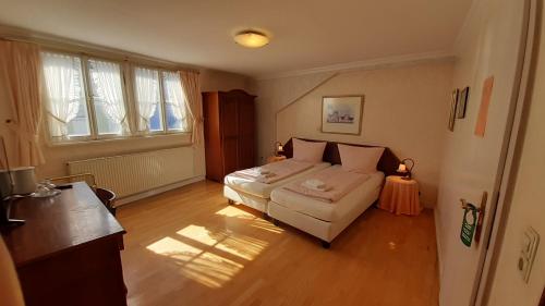 www.hotelbjelasnica.ba