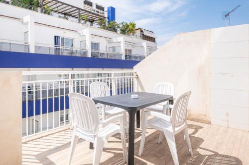 www.apartamentoslarosita.com