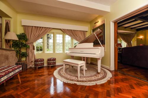www.paxhousemuthaiga.com