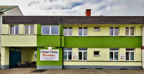 www.aparthotel-neudoerfl.at