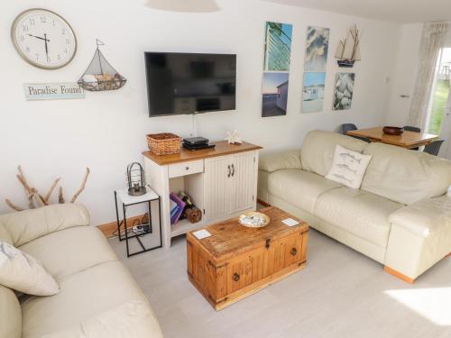 www.thebeachhousesd.com