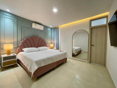 www.hotelserranoplaza.com