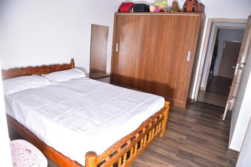 www.alorahomestay.com