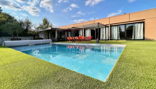 www.labuissonniere-lodges-and-spa.fr