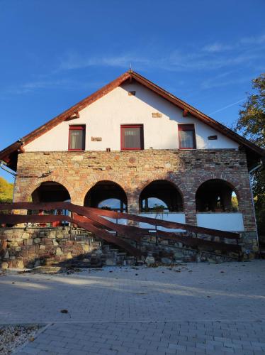 www.holloesbarany.com