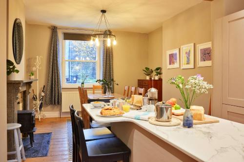 www.alexanderstravelexperience.com