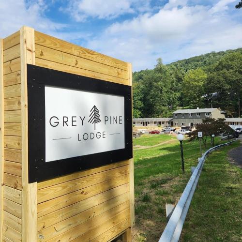 www.greypinelodgeva.com