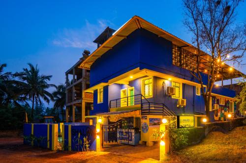 www.shalombackpackers.com