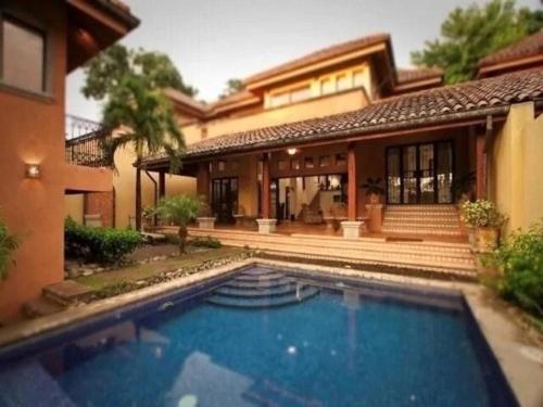 www.jhargrampalace.com