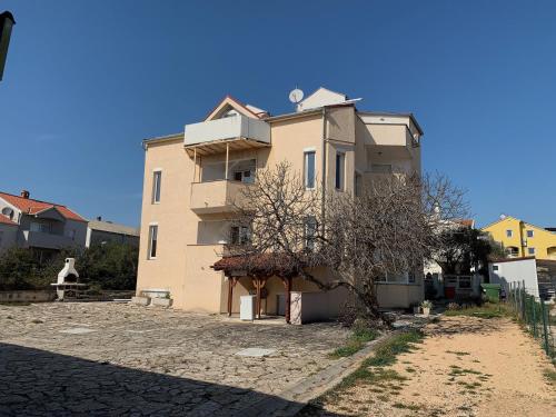www.apartment-pakostane.com