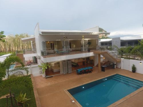 www.8palmvillakrabi.com