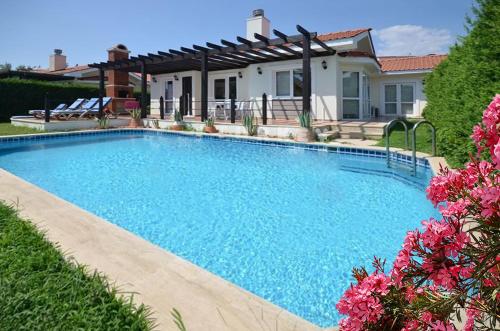 www.coastalrealtyvacationrentals.com
