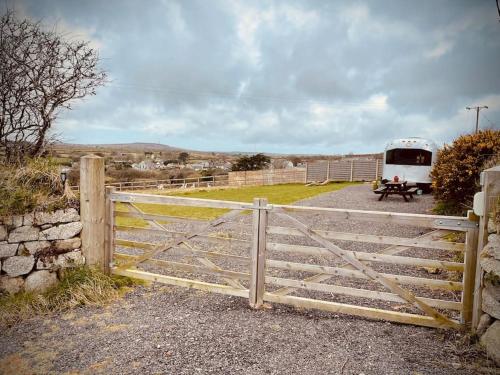www.luxurycornishyurts.co.uk