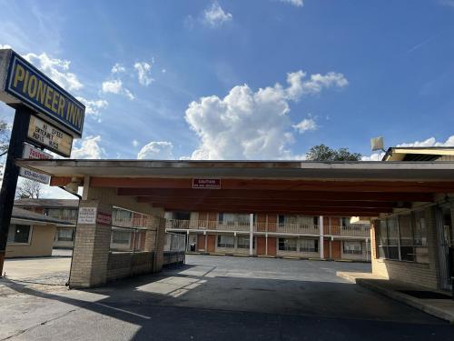 www.hotel-suffren.com