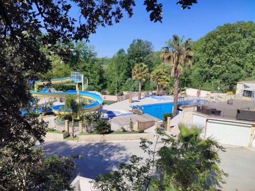 www.camping-vert-gapeau.com