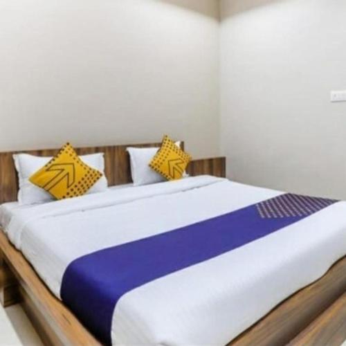 www.meenakshihotel.com
