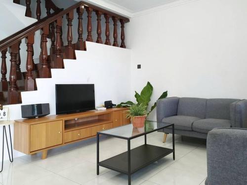 www.hotelaldeaplazadoradal.com