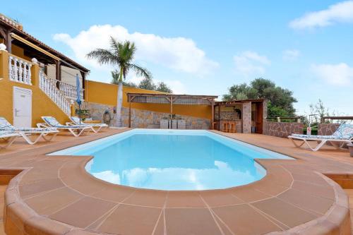 www.chaletlecerney.com