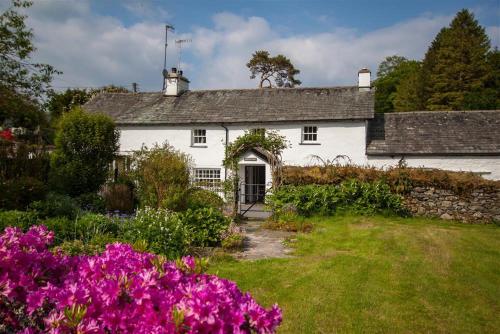 www.oldfarmhousecornwall.com