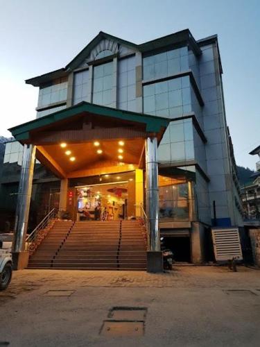 www.kalingagrandmanali.com