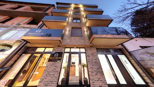 www.hotelmaksimum.rs