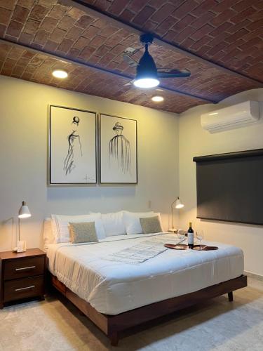 www.hotelgurugram.com