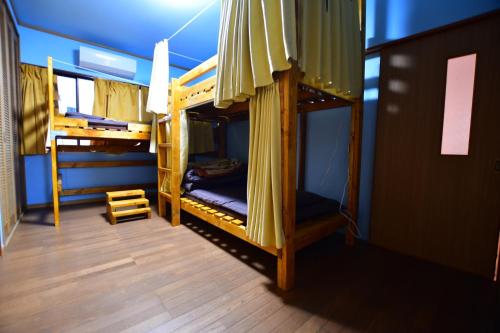 www.holidaytrailsresorts.com