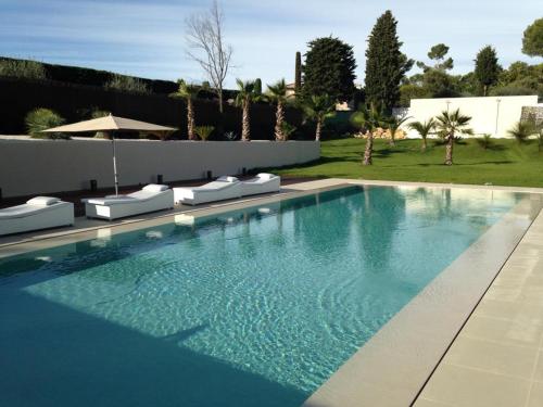 www.mouginsluxuryretreats.com