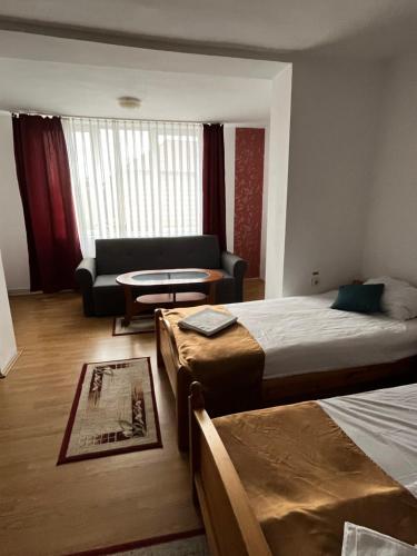 www.hotelsantaeufemia.com
