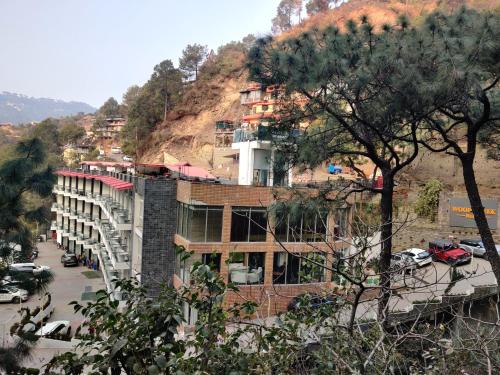 www.woodcreekkasauli.com