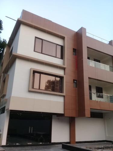 www.thelinehotel.com