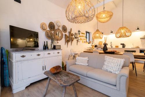 www.theapartmentscanggu.com