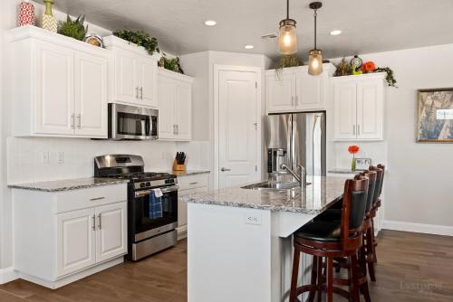 www.beachballproperties.com