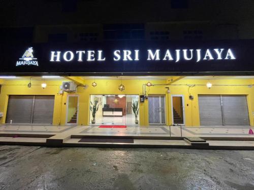 www.hotelrevellata.com