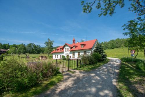 www.castillomarhostel.com