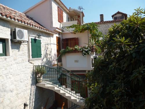 www.apartments-ivica.com