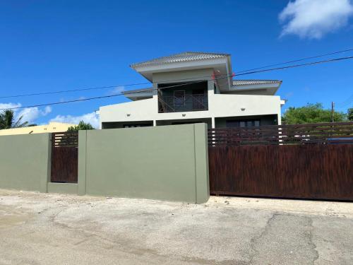 www.7seasonsapartments.com