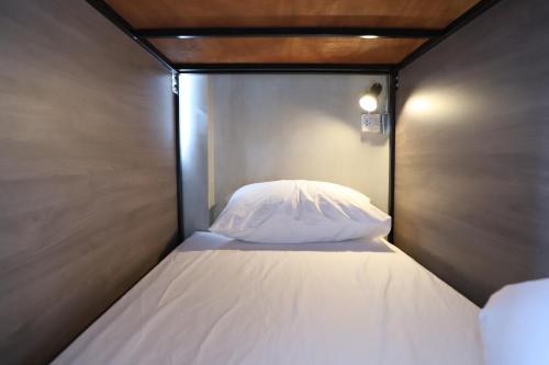 www.thecubehostel.com