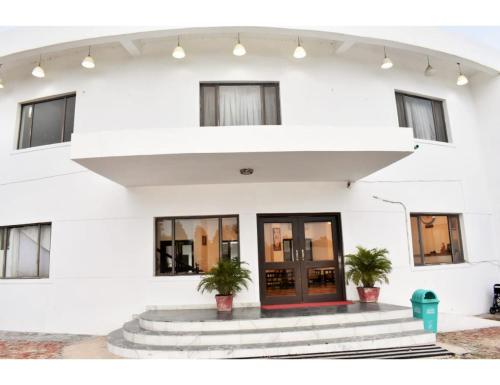 www.theroyalresidencyhotels.com