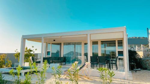 www.buqezbeachvillas.com