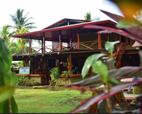 www.hoteltheskycourt.com