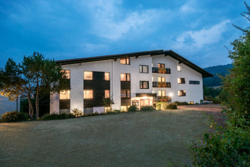 www.landhotel-lortz.de