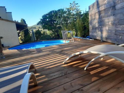 www.roches-blanches-cassis.com