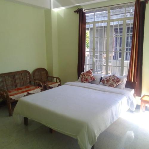 www.theguesthousehotel.com