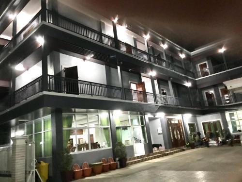 www.hotelaristro.co.in
