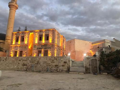www.ataxcavehotel.com